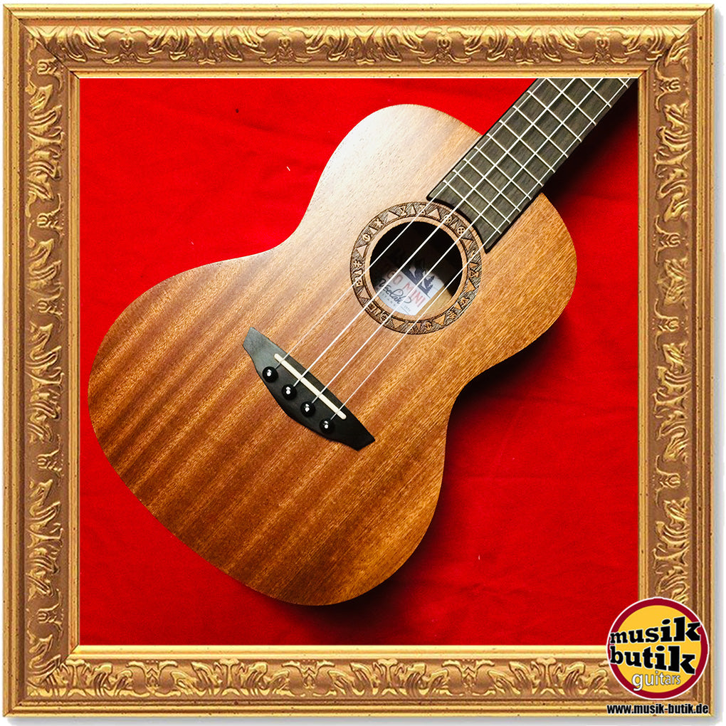 Veelah Togo Mini MC Concert-Ukulele